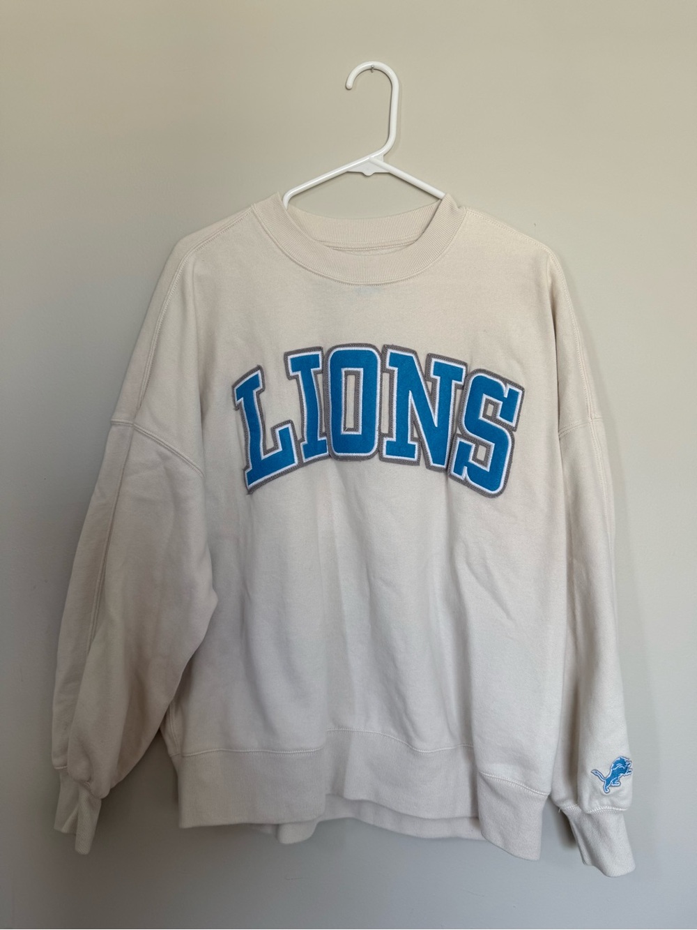 Abercrombie Detroit Lions Crewneck Sweatshirt in Off-White and Light Blue